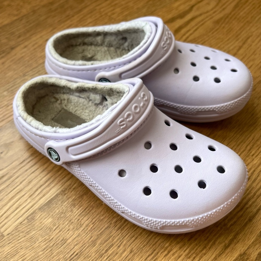 Crocs Women’s Lavender Lined Clogs Sz 6